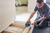 Bosch Professional Akku-Hobel GHO 12V-20 Solo - Ausstattung: Ohne Akku & Ladegerät - Kapazität Wattstunden: 36 Wh - Set: Nein - Produktkategorie: Hobel - Akkusystem: Bosch Professional 12 V - Funktionen: Brushless-Motor