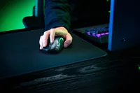 Razer Gaming-Maus Naga V2 HyperSpeed - Maus Features: Umschaltbare DPI-Auflösung - Programmierbare Tasten - Integrierter Speicher - Hyperschnelles Scrollen - Bedienungsseite: Rechtshänder - Detailfarbe: Schwarz - Gewicht: 120 g - 95 g - Verbindungsart: Ka
