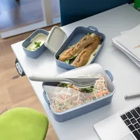 Koziol Lunchbox Stakk 2 l, Blau - Materialtyp: Biokunststoff - Unterteilungsmöglichkeit: Ja - Material: Biozirkulärer Kunststoff - Thermoplast - Set: Nein - Motiv: Ohne Motiv - Anwender: Büro - Erwachsene