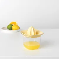 Brabantia Zitruspresse Tasty+ mit Messbecher, Vanilla Yellow - Materialtyp: Kunststoff - Material: Kunststoff - Ausstattung: Messbecher - Detailfarbe: Gelb - Gerätetyp: Zitruspresse - Set: Nein