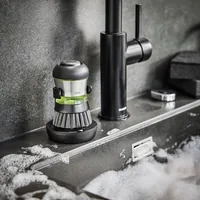 GEFU Spülbürste Swift mit Spülmittelbehälter, Schwarz - Integrierter Seifenspender: Ja - Einsatzgebiet: Haushalt - Integrierter Metallschaber: Nein - Detailfarbe: Schwarz - Zertifikate: Keine Zertifizierung - Borstenmaterial: Kunststoff