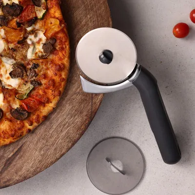 Zyliss Pizzaschneider E910071 Schwarz/Silber - Produkttyp: Pizzaschneider  - Klingenmaterial: Edelstahl - Detailfarbe: Silber - Schwarz - Griffmaterial: Kunststoff