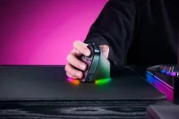 Razer Gaming-Maus Pro Click V2 Vertical - Maus-Typ: Gaming - Maus Features: Umschaltbare DPI-Auflösung - Vertikales Design - Daumentaste - Beleuchtung - Programmierbare Tasten - Integrierter Speicher - Bedienungsseite: Rechtshänder - Detailfarbe: Schwarz