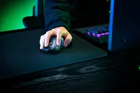 Razer Gaming-Maus Naga V2 HyperSpeed - Maus Features: Umschaltbare DPI-Auflösung - Programmierbare Tasten - Integrierter Speicher - Hyperschnelles Scrollen - Bedienungsseite: Rechtshänder - Detailfarbe: Schwarz - Gewicht: 120 g - 95 g - Verbindungsart: Ka