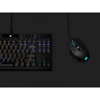 Corsair Gaming-Maus M65 RGB Ultra - Maus Features: Umschaltbare DPI-Auflösung - RGB-Beleuchtung - Daumentaste - Beleuchtung - Herausnehmbare Gewichte - Bedienungsseite: Rechtshänder - Detailfarbe: Lava Schwarz - Schwarz - Gewicht: 97 g - Verbindungsart: V