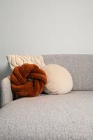 Tiseco Kissen Knot 30 x 30 cm, Braun - Breite: 30 cm - Detailfarbe: Braun - Nachhaltigkeit: Nicht angegeben - Bezug abnehmbar: Nein - Mit Bezug: Ja - Produkttyp: Kissen mit Füllung