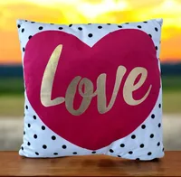 Dameco Kissen «Love», weiss rot gold mit Reissverschluss - Breite: 30 cm - Detailfarbe: Gold - Rot - Schwarz - Weiss - Nachhaltigkeit: Nicht angegeben - Bezug abnehmbar: Ja - Mit Bezug: Ja - Produkttyp: Kissen mit Füllung