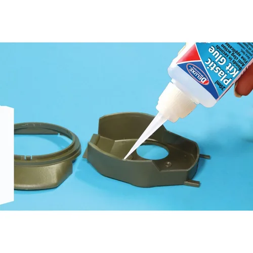 Deluxe Materials Modellbauklebstoff Plastic Kit Glue 20 ml, Transparent - Eigenschaft: Flüssig - Geeignete Oberflächen: Kunststoff - Holz - Packungsgrösse: 20 ml - Detailfarbe: Transparent - Art: Kleber