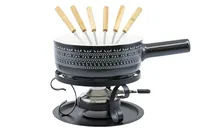 Kadastar Käsefondue-Set Nordic Deer 9 Teile, Schwarz - Anzahl Personen: 6 - Materialtyp: Keramik - Material: Keramik - Betriebsart: Pastenbrenner - Kompatible Kochfelder: Glaskeramik - Gas - Elektro - Detailfarbe: Schwarz