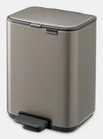 Brabantia Kosmetikeimer Bo 4 l, Platin - Anzahl Behälter: 1 - Detailfarbe: Platin - Form: Eckig - Fassungsvermögen: 4 l - Höhe: 26.8 cm - Material: Kunststoff - Metall