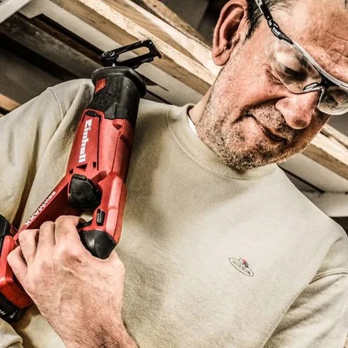 Einhell Akku-Universalsäge TE-AP 18 Li Solo - Ausstattung: Ohne Akku & Ladegerät - Für Material: Metall - Holz - Set: Nein - Produktkategorie: Säbelsäge - Werkzeugaufnahme: Schnellwechsel-System - Akkusystem: Einhell Power X-Change