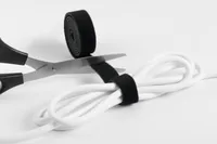 DURABLE Klettband-Rolle Cavoline Grip 20 mm x 1 m, Schwarz - Breite: 20 mm - Länge: 1 m - Produkttyp: Klettband-Rolle - Ausstattung Kabelmanagement: Zuschneidbar - Wiederverwendbar - Verpackungseinheit: 1 Stück - Material: Textil