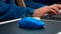 Logitech Gaming-Maus G305 Lightspeed - Maus Features: Ein-/Ausschalter - Scrollrad - Bedienungsseite: Universal - Detailfarbe: Blau - Gewicht: 99 g - Verbindungsart: Kabellos - Schnittstelle: USB-A