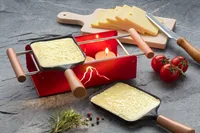 TTM Teelicht-Raclette Twiny Cheese Valais Braun/Rot - Detailfarbe: Braun - Rot - Anzahl Teelichte: 4 × - Material: Stahl