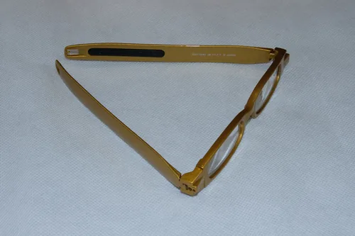 Figoline Lesebrille Gold +2,5 - Grössensystem: EU - Brillenglasfarbe: Klar - Zielgruppe: Unisex - Sehstärke: +2 -5 - Brillenform: Rechteckig - Kopfbreite: Normal