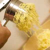 relaxdays Spätzle- und Kartoffelpresse Silber - Produkttyp: Spätzle- und Kartoffelpresse - Material: Edelstahl - Detailfarbe: Silber - Anzahl Einsätze: 1 × - Spülmaschinenfest: Ja