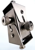Euromet Deckenhalterung ARAKNO Maxi Schwarz - Beameraufnahme: 110 bis 400 mm - Eigenschaften: Deckenmontage - Neigbar vertikal - Professionelle Justierung - Drehbar - Neigbar horizontal - Optional Verlängerbar - Detailfarbe: Schwarz - Maximale Tragkraft: 