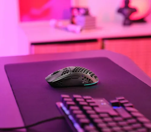 Trust Gaming-Maus GXT929 Helox Schwarz - Maus Features: Umschaltbare DPI-Auflösung - Daumentaste - Beleuchtung - Scrollrad - Bedienungsseite: Rechtshänder - Detailfarbe: Schwarz - Gewicht: 73 g - 75 g - Verbindungsart: Kabellos - Schnittstelle: USB-A