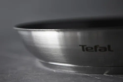 Tefal Bratpfanne Virtuoso 24 cm - Material: Aluminium - Keramik - Pfannentyp: Bratpfanne - Kompatible Kochfelder: Backofen - Glaskeramik - Feuer - Gas - Grillrost - Halogen - Induktion - Eisenplatten - Elektro - Antihaftbeschichtung: Nein - Detailfarbe: S