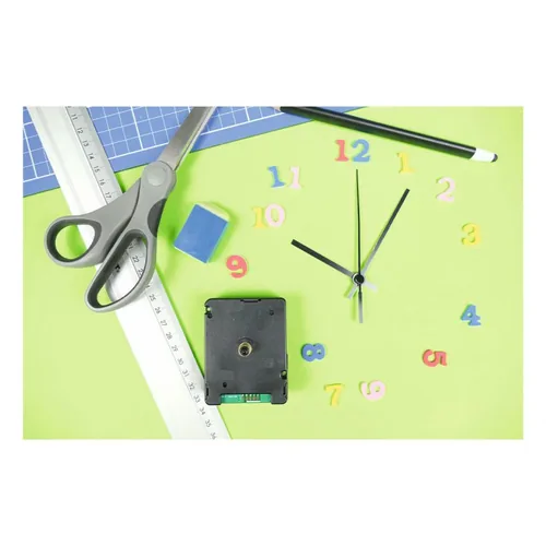 TFA Dostmann Uhrwerk mit vier Uhrzeigersets 5.6 x 5.6 cm - Form: Eckig - Detailfarbe: Schwarz - Uhrtyp: Analog - Funksignal: Nein - Funktionen: 24-Stundenanzeige - Detailmaterial: Kunststoff