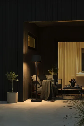 Konstsmide Stehleuchte Pomezia USB, Weiss - Betriebsart: Akkubetrieb - Lampensockel: LED fest verbaut - Smart Home: Nicht kompatibel - Farbtemperatur Kelvin: 2700 K - 3000 K - 4000 K - Anwendungsbereich: Outdoor - Gesamtleistung: 10 W