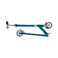 GLOBBER Scooter Flow Element Lights Petrol Blau - Altersempfehlung ab: 6 Jahren - Ausstattung: Fussbremse - Höhenverstellbarer Lenker - Leuchträder - Reifentyp:  Kunststoffreifen - Nachhaltigkeit: Nicht angegeben - Belastbarkeit: 100 kg - Einsatzgebiet: F