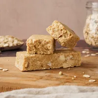 Naturally Pam Riegel Bio Oat Bar – Chunky White Choc 12 x 40 g - Produkttyp: Riegel mit Schokolade - Nährwertangabe pro: 100 g - Energiegehalt (in kj): 1920 KJ - Energiegehalt (in kcal): 458 Kcal - Fett: 22.8 g - Gesättigte Fettsäuren: 6 g