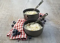 Trek 'N Eat Dessert Milchreis mit Vanillegeschmack - Produkttyp: Dessert - Nährwertangabe pro: 100 g - Energiegehalt (in kj): 1734 KJ - Energiegehalt (in kcal): 413 Kcal - Fett: 8.6 g - Gesättigte Fettsäuren: 2.6 g