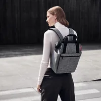Reisenthel Rucksack Allrounder R Twist Silver - Volumen: 12 l - Rucksack Typ: Taschenrucksack - Zielgruppe: Herren - Damen - Eigenschaften: Keine Eigenschaft - Zertifikate: amfori BSCI - Helm Fixierung: Nein