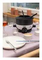 FURBER Fondue-Set Alpy 9 Teile, Schwarz/Weiss - Anzahl Personen: 6 - Materialtyp: Metall - Material: Edelstahl - Betriebsart: Netzbetrieb - Kompatible Kochfelder: Netzbetrieb - nicht für Kochfelder - Detailfarbe: Weiss - Schwarz