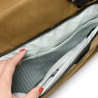 Peak Design Duffle Bag 35 l Coyote - Nachhaltigkeit: Nicht angegeben - Farbe: Braun - Breite: 56 cm - Höhe: 34.5 cm - Tiefe: 26 cm - Volumen: 35 l