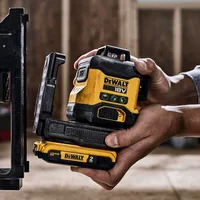 DEWALT Akku-Linienlaser 18 V, 3x 360 °, 40 m - Produktkategorie: Linienlaser - Schnittstellen: Keine - Reichweite: 40 m - Messgenauigkeit: 3 mm