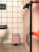 Brabantia Kosmetikeimer Bo 7 l, Rosa - Anzahl Behälter: 1 - Detailfarbe: Rosa - Form: Eckig - Fassungsvermögen: 7 l - Höhe: 31 cm - Material: Kunststoff - Stahl