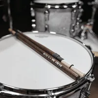 Vic Firth Hot Rod RUTE-X Light Paar - Packungsgrösse: 1 Paar - Ausstattung: Standard - Verschiebbare Ringe - Material: Birke - Hickory