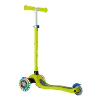 GLOBBER Scooter Primo Lights Limettengrün - Altersempfehlung ab: 3 Jahren - Ausstattung: Fussbremse - Höhenverstellbarer Lenker - Reifentyp:  Kunststoffreifen - Eigenschaften: Aus recyceltem Material - Zertifikate: Global Recycling Standards (GRS) - Belas