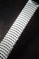 Microplane Zester Küchenreibe in Granatapfelrot für Zitrusfrüchte, Parmesan