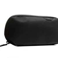 Peak Design Kleine Tech-Tasche Schwarz - Tragemöglichkeit: Gurtschlaufe - Detailfarbe: Schwarz - Zusatzfächer: Ja - Ausstattung: Reissverschluss - Zubehörfach - Anzahl Objektive: 0 - Bauform Kamera: Zubehör