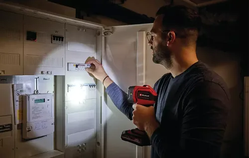 Einhell Akku-Lampe TC-CL 18/350 Li – Solo - Anwendungsbereich: Werkstatt - Leuchten Kategorie: Handleuchte - Zusätzliche Ausstattung: Keine - Leuchtmittel mitgeliefert: Ja - Leuchtmittel: LED - Schutzklasse: Keine