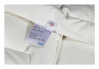 Albis Albis Line 600 Ganzjahresdaunenduvet 200x 210 cm - Eigenschaften: Herstellungsort CH - Zertifikate: Swiss Guaranty VSB - Grösse: 200 x 210 cm - Saison: Ganzjahr - Füllgewicht: 820 g - Waschbar: Ja