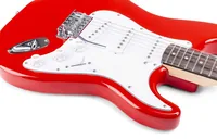 MAX E-Gitarre GigKit Rot - Gitarrenkoffer / Gigbag: Gigbag - Hals: Sperrholz - Tonabnehmerbestückung: Keine Angabe - Gitarrensteg: Keine Angabe - Leistung AMP: 0 W - Set: Ja