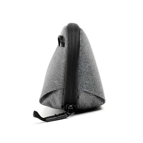 Peak Design Kleine Tech-Tasche Holzkohle - Tragemöglichkeit: Gurtschlaufe - Detailfarbe: Grau - Zusatzfächer: Ja - Ausstattung: Reissverschluss - Zubehörfach - Anzahl Objektive: 0 - Bauform Kamera: Zubehör