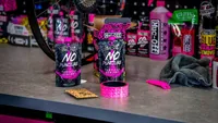 Muc-Off Ultimate Tubless Kit DH/Trail/Enduro 44 mm - Zubehörtyp: Tubelesszubehör - Sportart: Velo