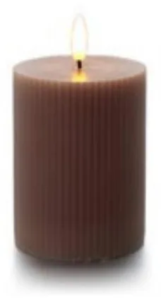 balthasar LED Zylinderkerze Rillen, Braun - Betriebsart: Batteriebetrieb - Fernbedienung: Nein - Aussenanwendung: Nein - Höhe: 10 cm - Timerfunktion: Ja - Set: Nein