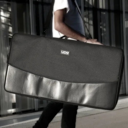 UDG Gear Transporttasche Urbanite XL zu MIDI Controller Sleeve - Breite: 922 mm - Höhe: 492 mm - Tiefe: 135 mm