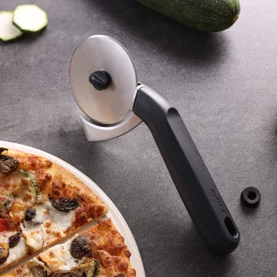 Zyliss Pizzaschneider E910071 Schwarz/Silber - Produkttyp: Pizzaschneider  - Klingenmaterial: Edelstahl - Detailfarbe: Silber - Schwarz - Griffmaterial: Kunststoff
