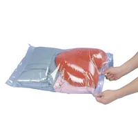 Wenko Kleiderschutzhülle Roll 50 cm x 70 cm, 1 Stück - Breite: 50 cm - Vakuumierfähig: Nein - Höhe: 70 cm - Verpackungseinheit: 1 Stück - Material: Polypropylen (PP) - Polyamid (PA) - Polyethylen (PE)