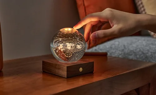 Gingko LED Stimmungslicht Amber Sonnensystem Braun - Betriebsart: USB - Detailfarbe: Braun - Aussenanwendung: Nein - Lichtsensor (Dämmerung): Nein - EPREL-Nummer: 0