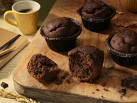 Dr.Schär Gebäck Muffins Choco glutenfrei 225 g - Produkttyp: Kuchen - Nährwertangabe pro: 100 g - Energiegehalt (in kj): 1690 KJ - Energiegehalt (in kcal): 404 Kcal - Fett: 20 g - Gesättigte Fettsäuren: 4.3 g