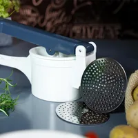 Fackelmann Spätzle- und Kartoffelpresse Blau/Weiss - Produkttyp: Spätzle- und Kartoffelpresse - Material: Kunststoff - Detailfarbe: Weiss - Blau - Anzahl Einsätze: 3 × - Spülmaschinenfest: Ja