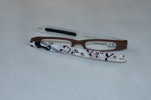 Figoline Lesebrille Melody +2,0 - Grössensystem: EU - Brillenglasfarbe: Klar - Zielgruppe: Unisex - Sehstärke: +2 -0 - Brillenform: Rechteckig - Kopfbreite: Normal